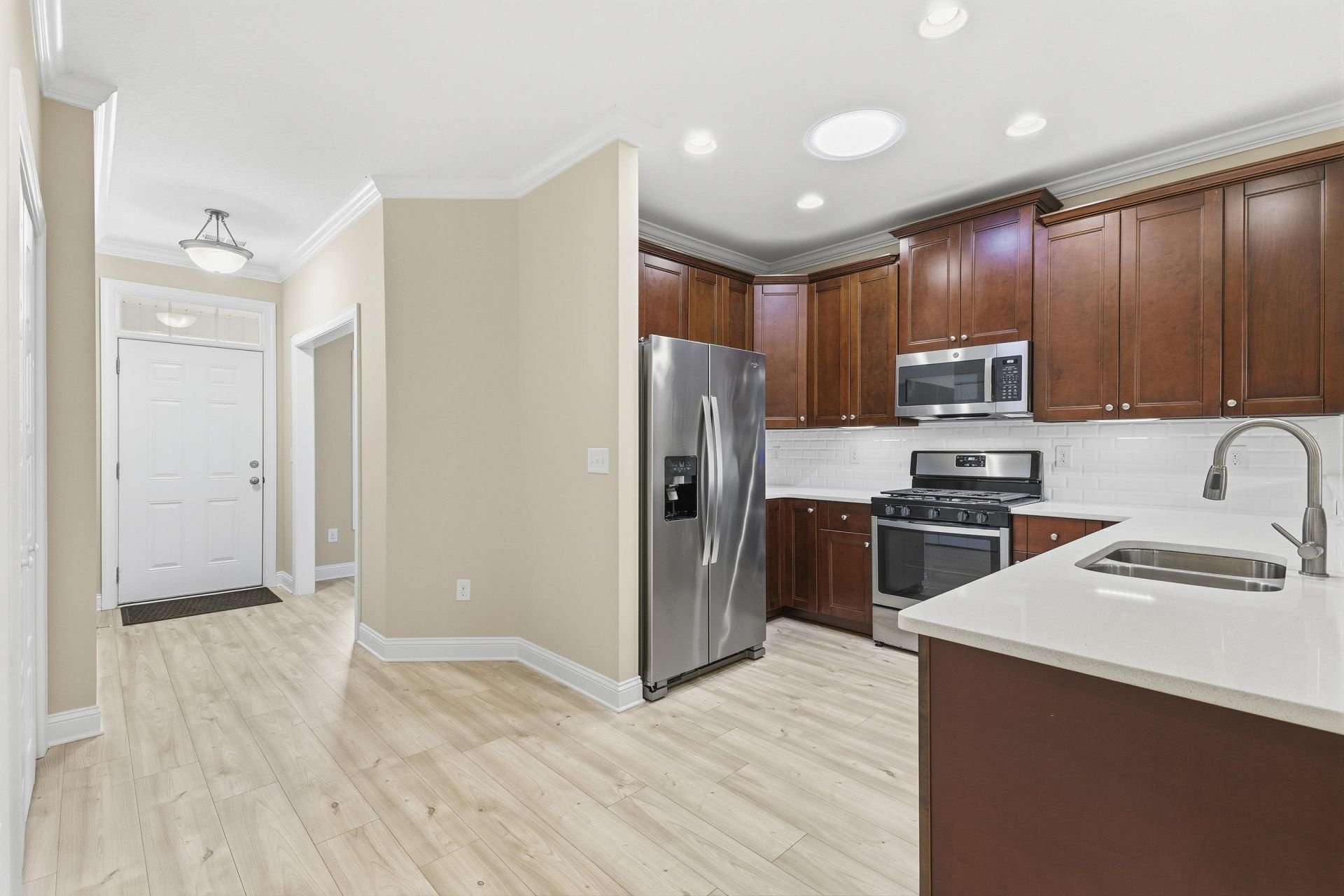 670 Sunnyside Dr. Photo 9