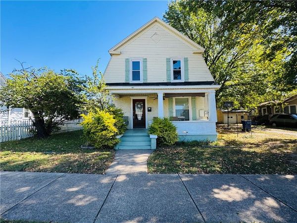 411 N Broadway Street , Siloam Springs, AR 72761