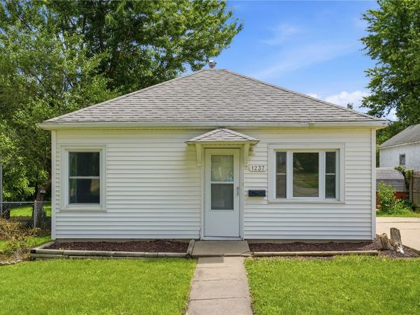 1237 Lincoln Drive, Marion, IA 52302
