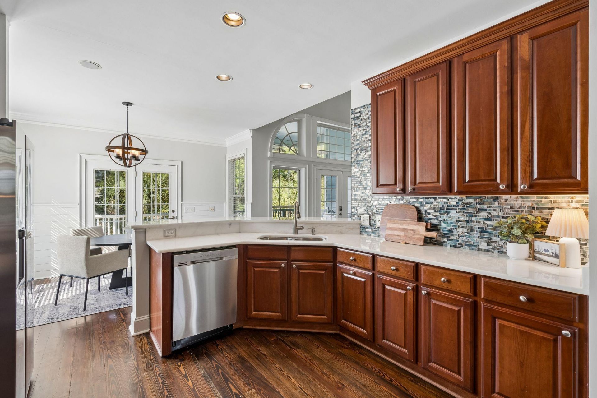 1327 Headquarters Plantation Drive Photo 29