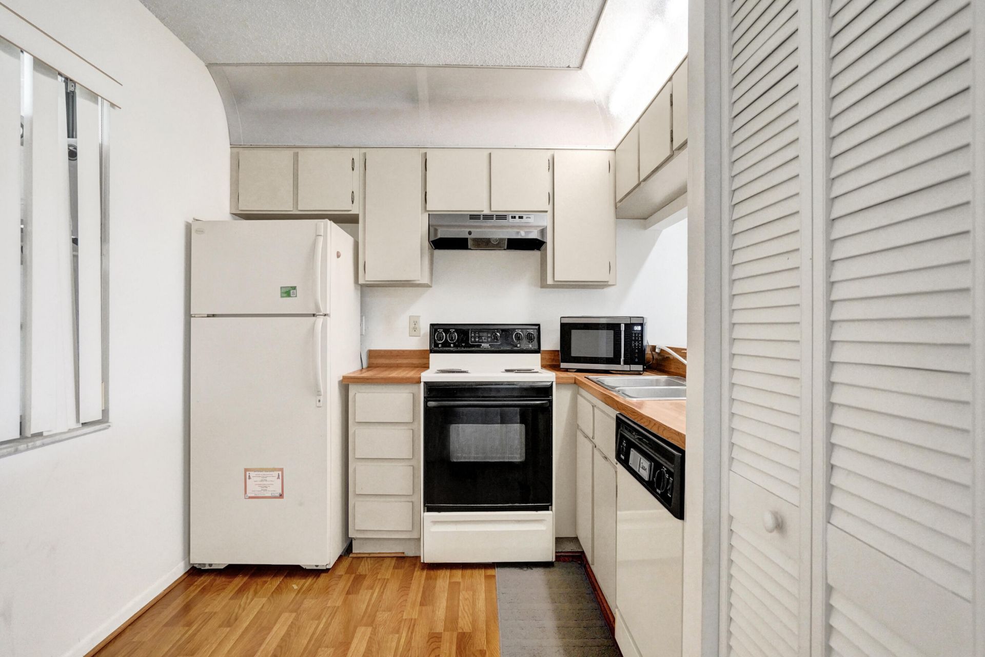 10451 W Broward Boulevard, Unit 205, Plantation, FL 33324 Photo