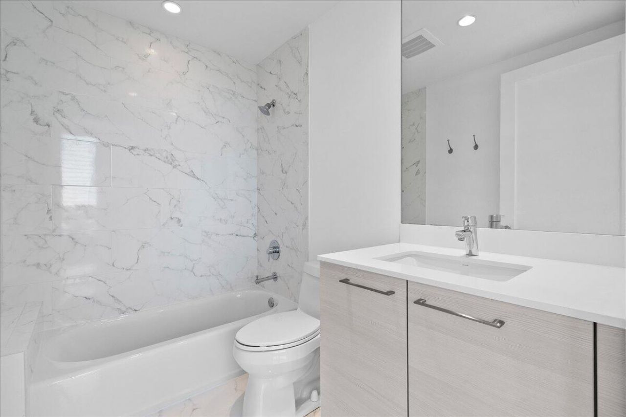 1 Water Club Way, Unit 604, North Palm Beach, FL 33408 Photo