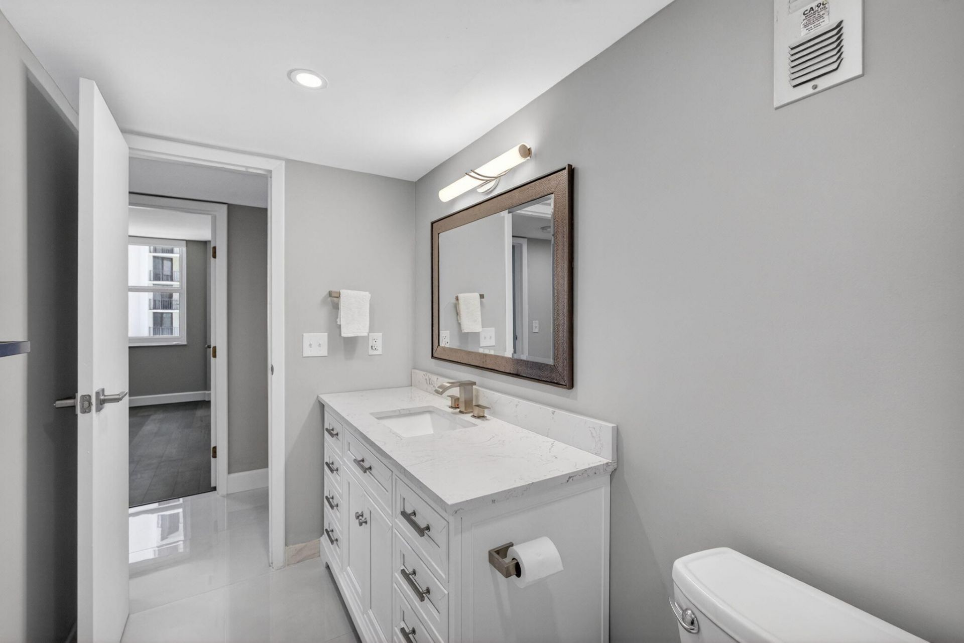 5440 N Ocean Drive, Unit 807, Singer Island, FL 33404 Photo