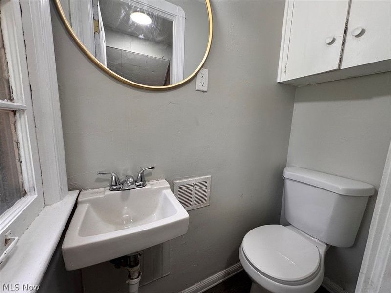 16611 Eldamere Avenue, Cleveland, OH 44128 Photo 11