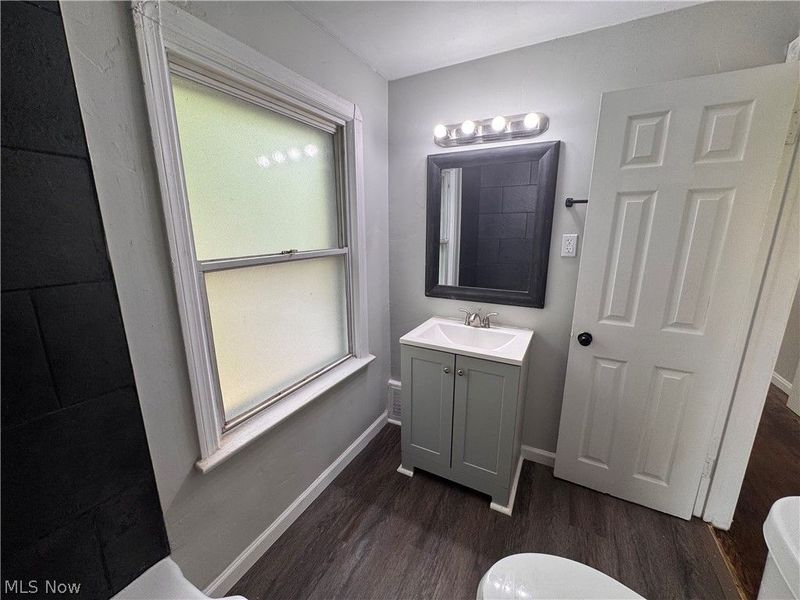 16611 Eldamere Avenue, Cleveland, OH 44128 Photo 21