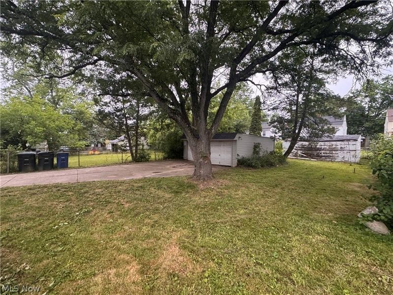 16611 Eldamere Avenue, Cleveland, OH 44128 Photo 30