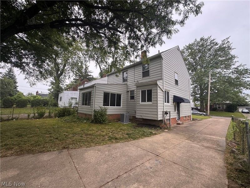 16611 Eldamere Avenue, Cleveland, OH 44128 Photo 31