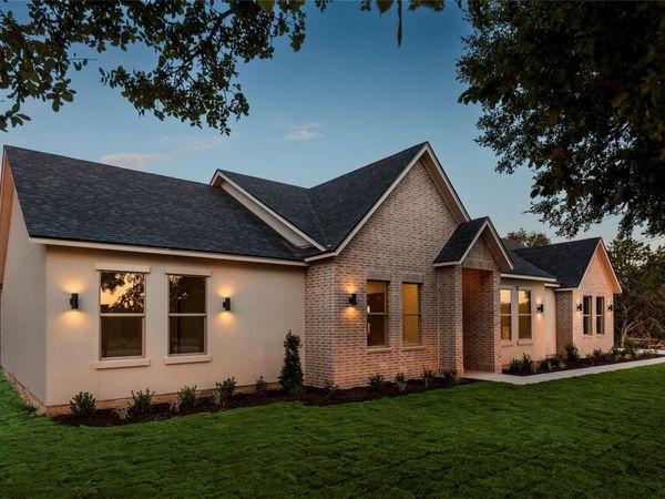 301 Onion Creek LN, Driftwood, TX 78619