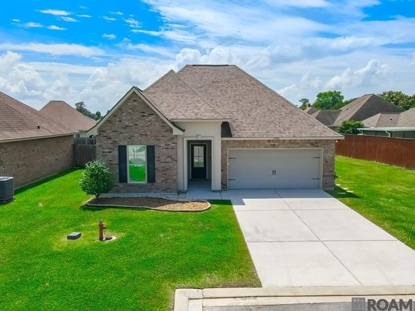32463 Curtis Cove Ln, Denham Springs, LA 70706