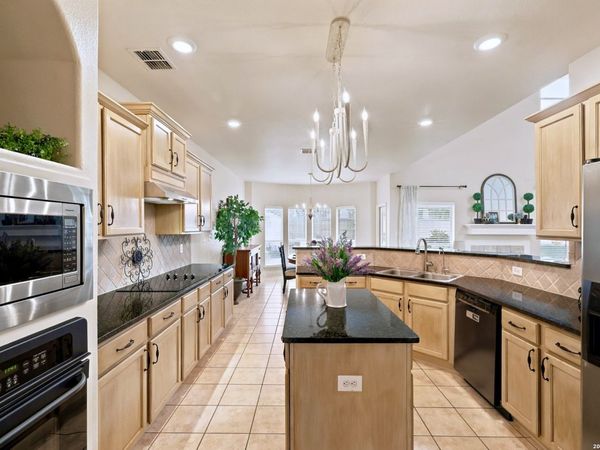 2707 Summit View, San Antonio, TX 78261