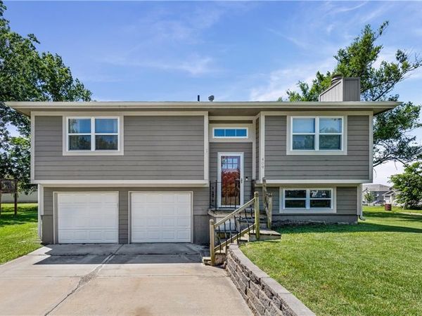 409 W South Street, Spring Hill, KS 66083