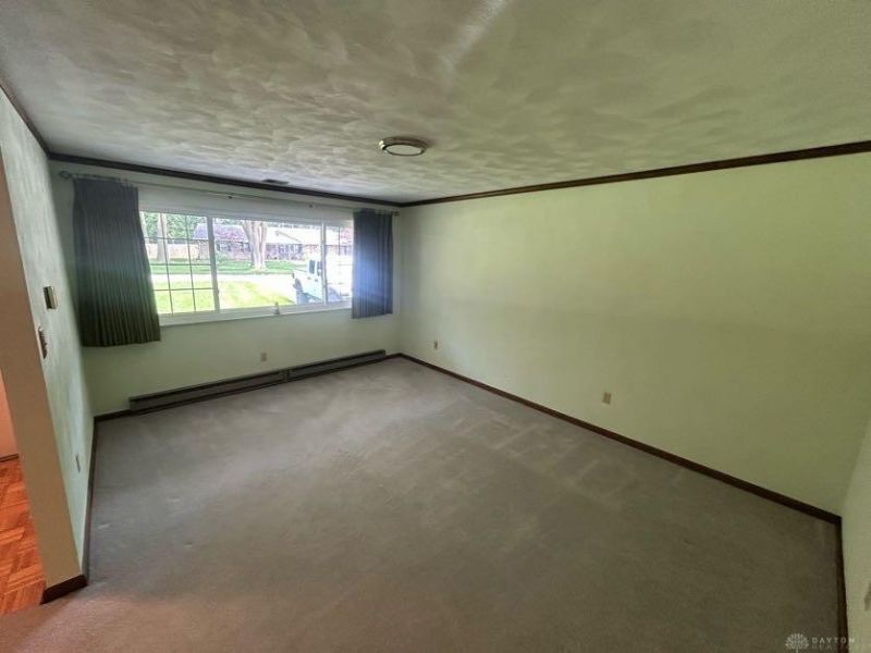 1101 E Bridle Lane, West Carrollton, OH 45449 Photo 8