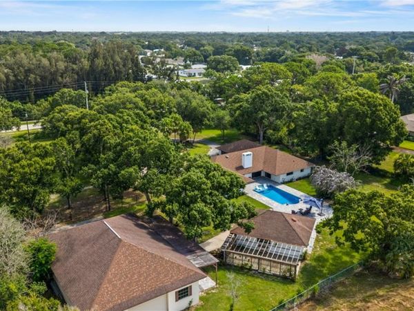 2525 4th Street, Vero Beach, FL 32962