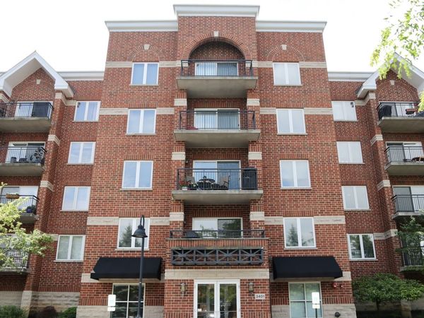 3401 N Carriageway Drive , Unit 401, Arlington Heights, IL 60004