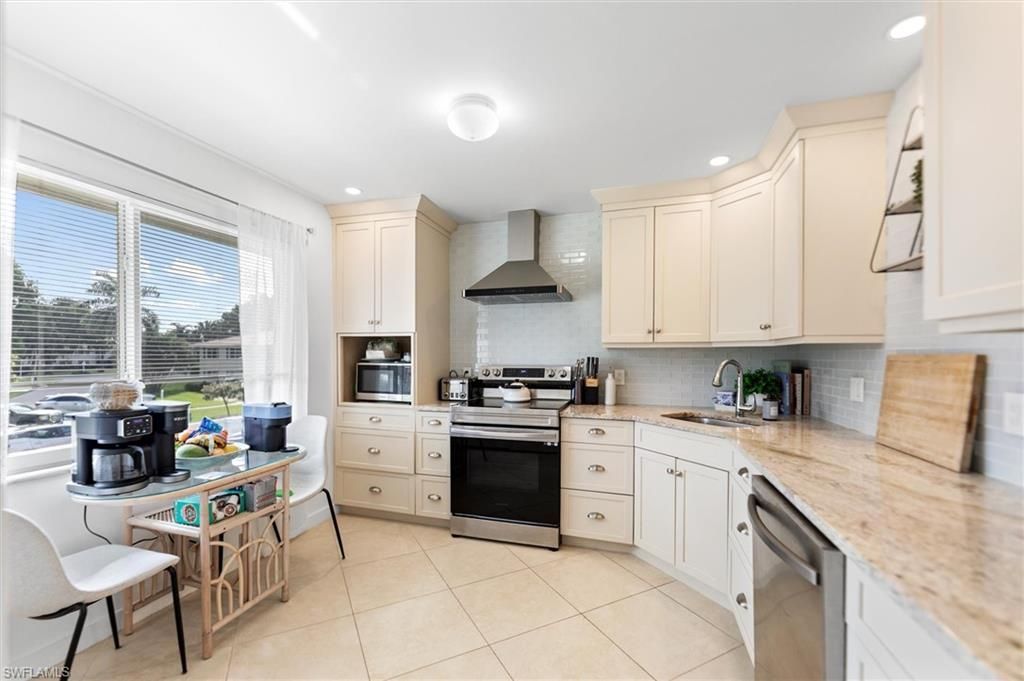 249 Memory Ln, Unit 4, Naples, FL 34112 Photo