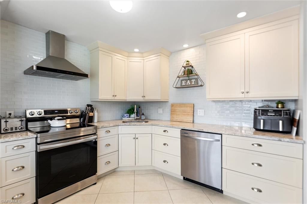 249 Memory Ln, Unit 4, Naples, FL 34112 Photo