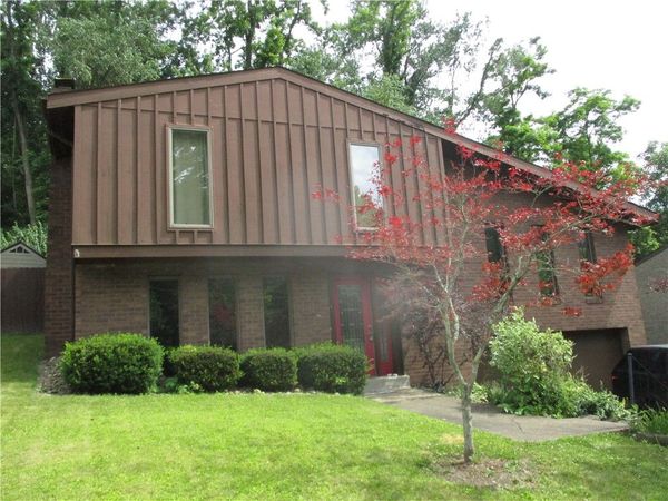 106 Larchwood Dr , Turtle Creek, PA 15145