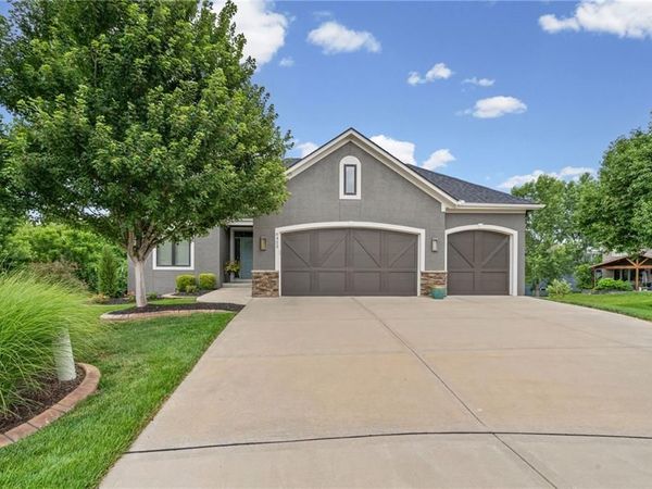 8425 Brunswick Street, Lenexa, KS 66227