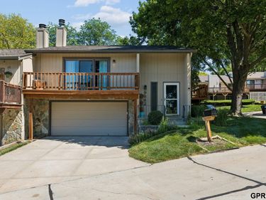 9362 Decatur Plaza, Omaha, NE 68114