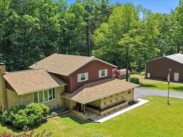 28 PINE HEIGHTS DRIVE , PINE GROVE, PA 17963
