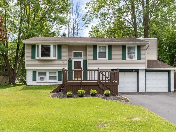 4214 Regulus , Liverpool, NY 13090