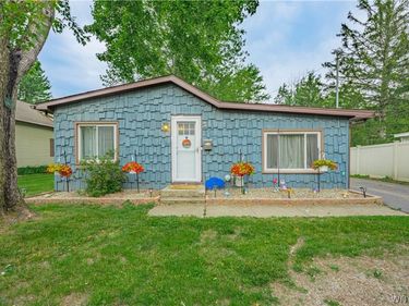 1 Royal Lane , Lockport, NY 14094
