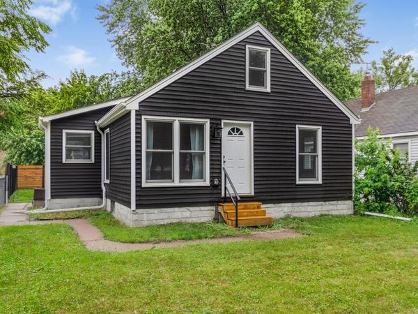 87 Wheelock Parkway W, Saint Paul, MN 55117