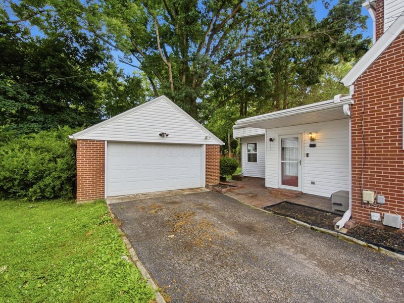 933 E High Street, Mount Vernon, OH 43050 Photo 3