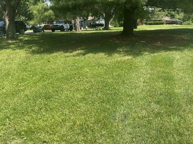205 BURNING TREE Drive, Pekin, IL 61554