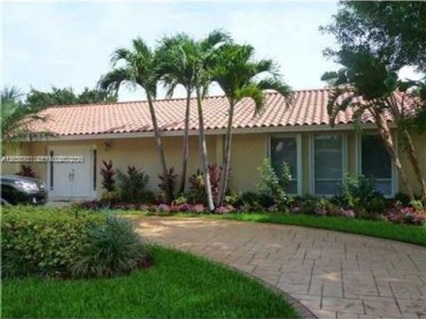 2101 NE 211th Ter, Miami, FL 33179