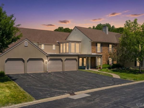 117 Dunham Place Common , Unit 117, St. Charles, IL 60174