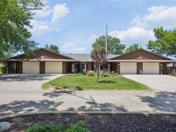 140 35th St Drive SE, Unit 2, Cedar Rapids, IA 52403