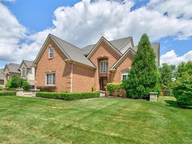 6828 Merrick Drive, Troy, MI 48098
