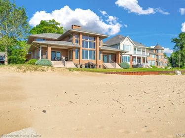 2975 Sandy Oaks Lane, Fort Gratiot Twp, MI 48059