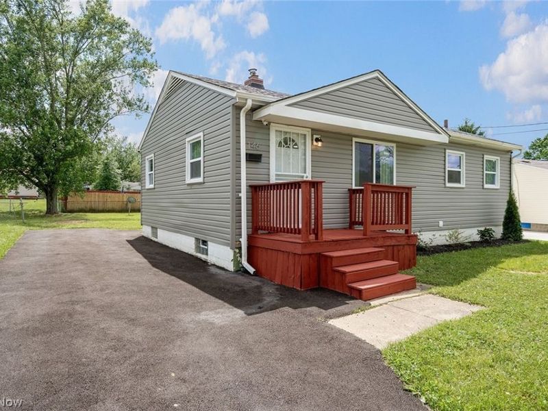 146 Greeley Lane, Youngstown, OH 44505 Photo 2