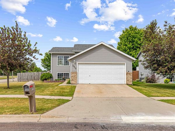 3915 34th Street S, Fargo, ND 58104