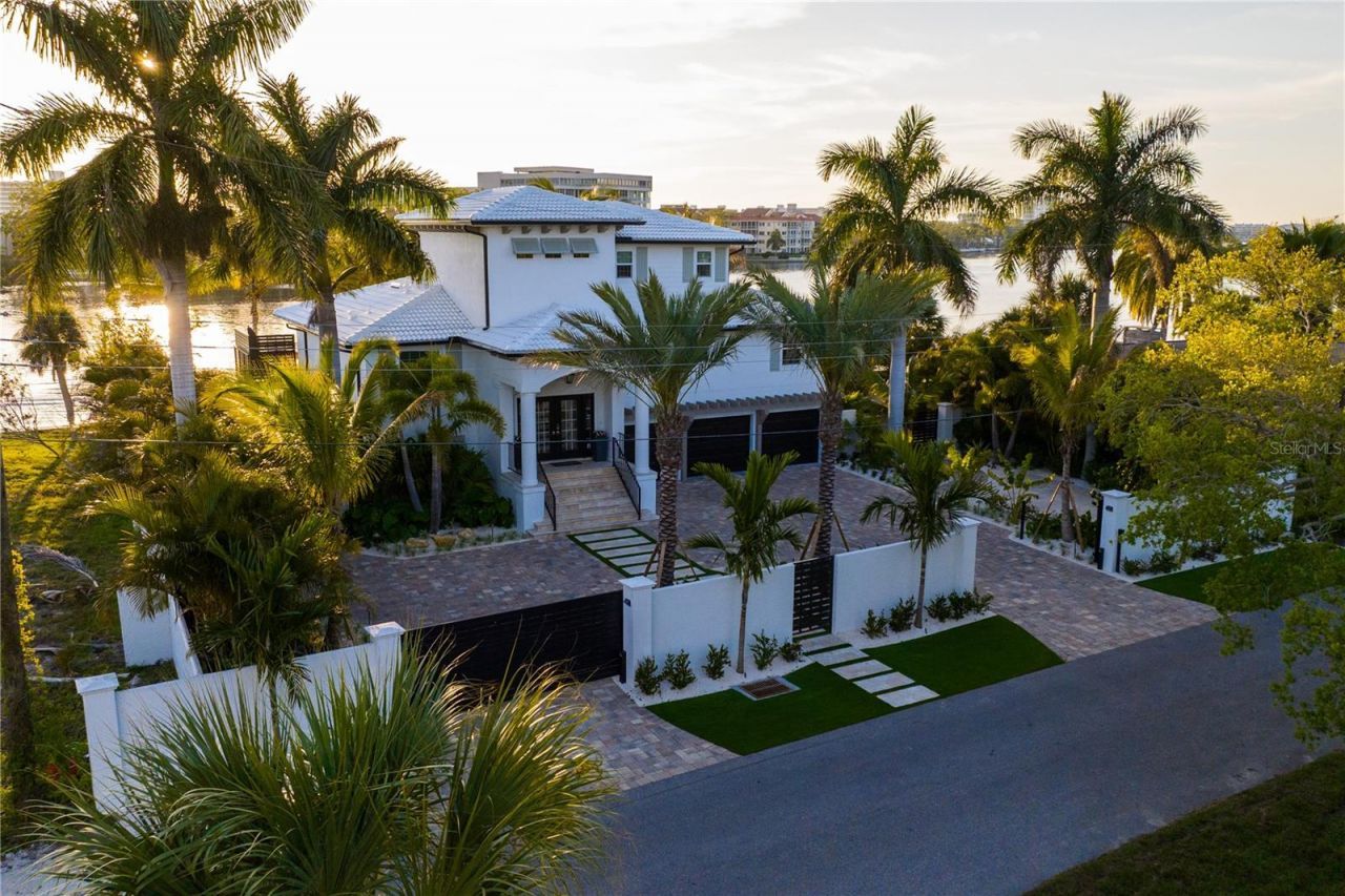 6448 Hollywood Boulevard , Sarasota, FL 34231 Main Photo