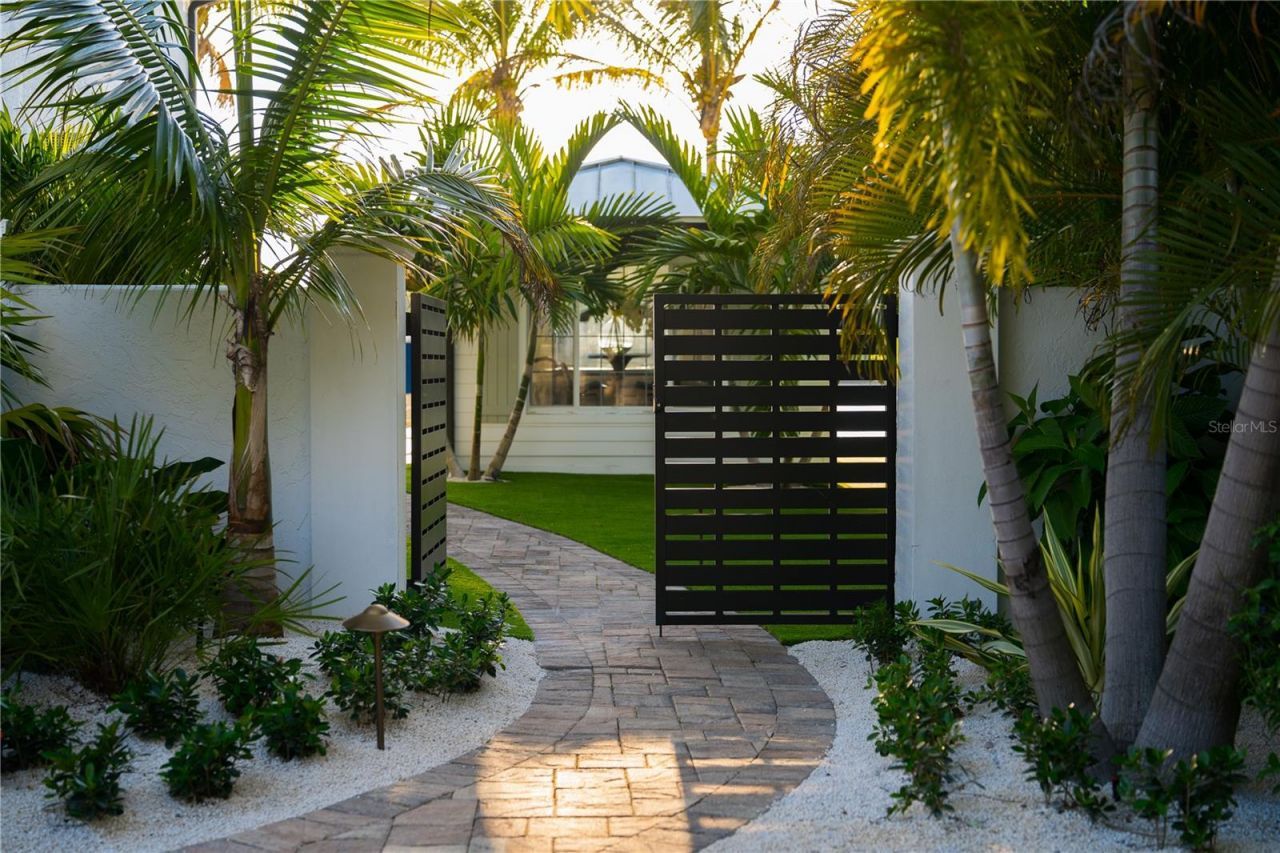 6448 Hollywood Boulevard, Sarasota, FL 34231 Photo