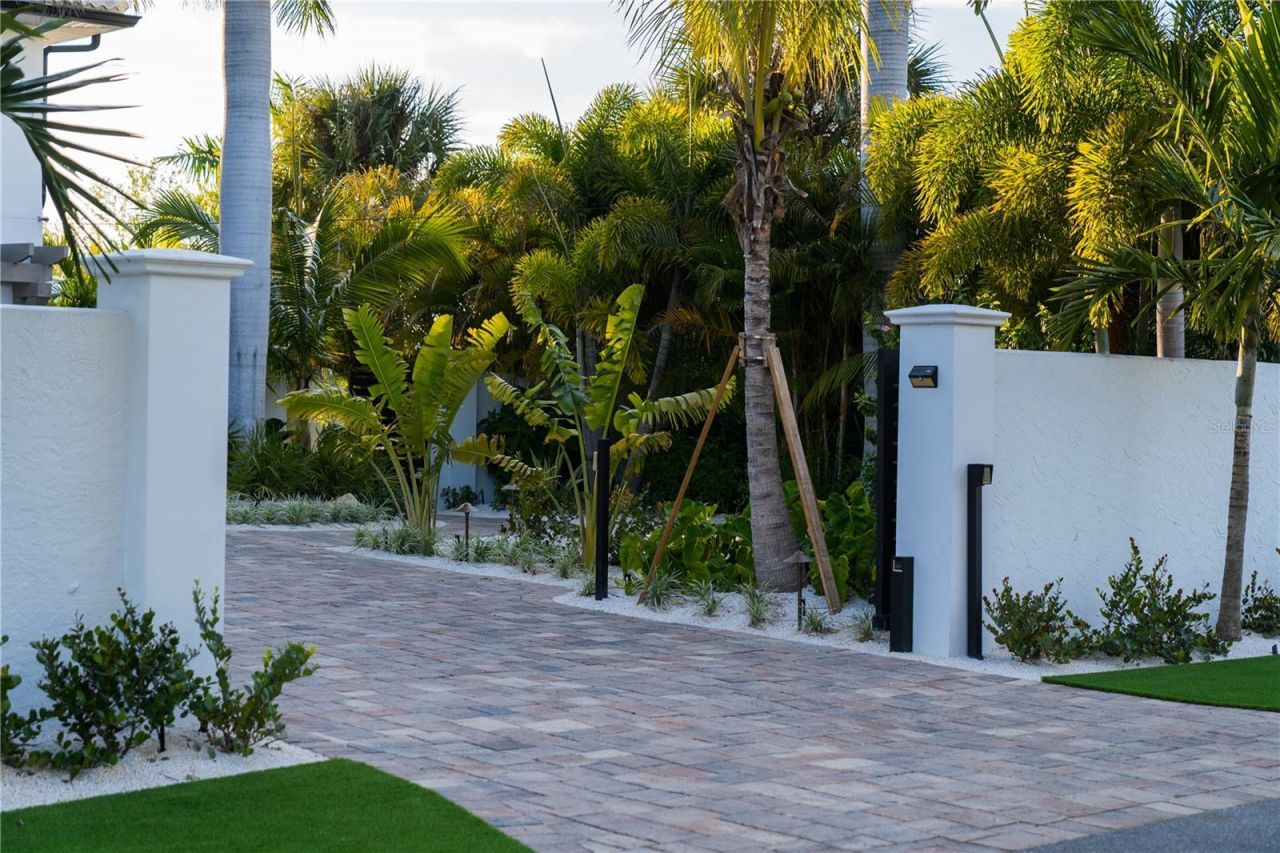 6448 Hollywood Boulevard, Sarasota, FL 34231 Photo