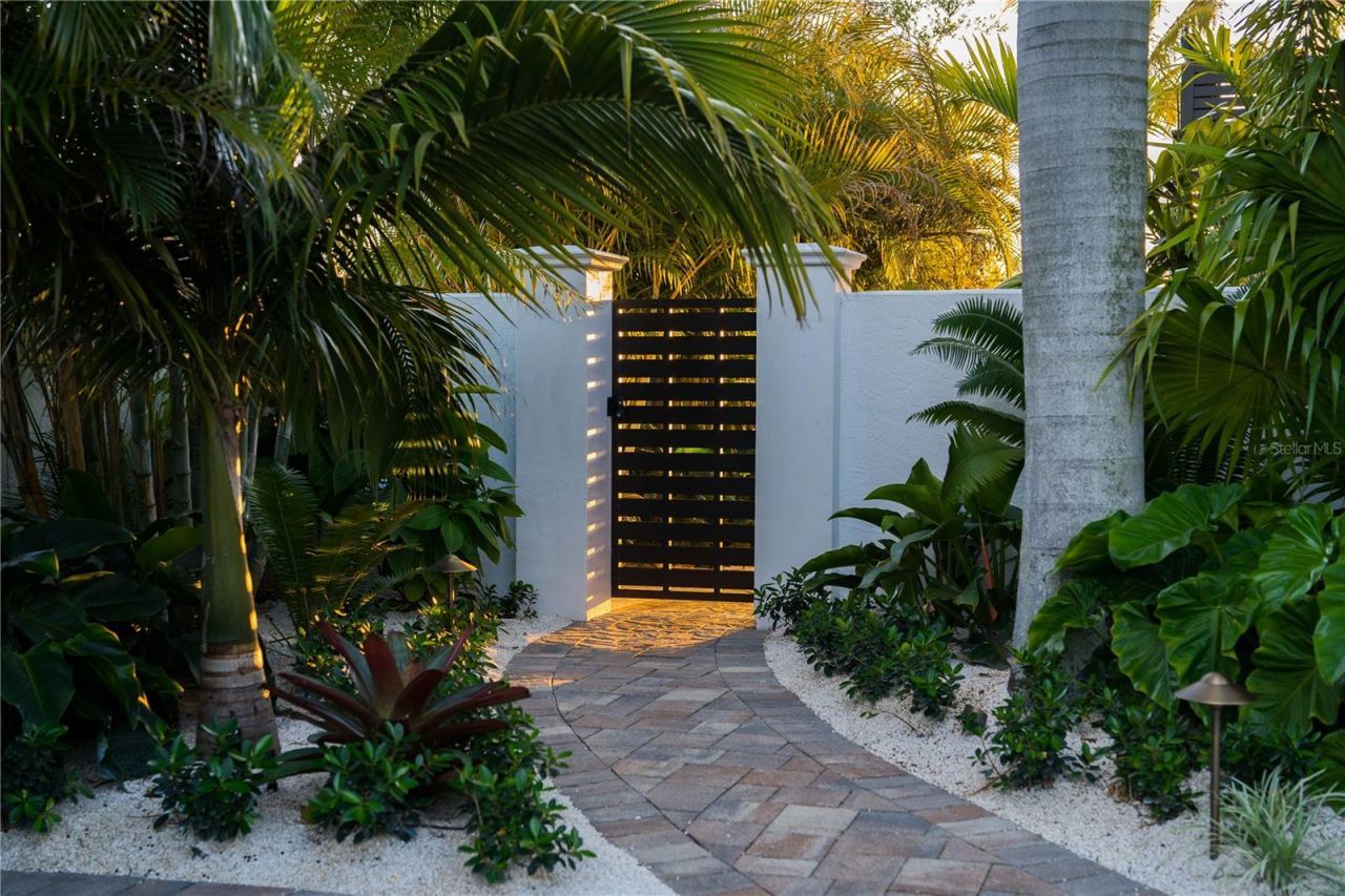 6448 Hollywood Boulevard, Sarasota, FL 34231 Photo
