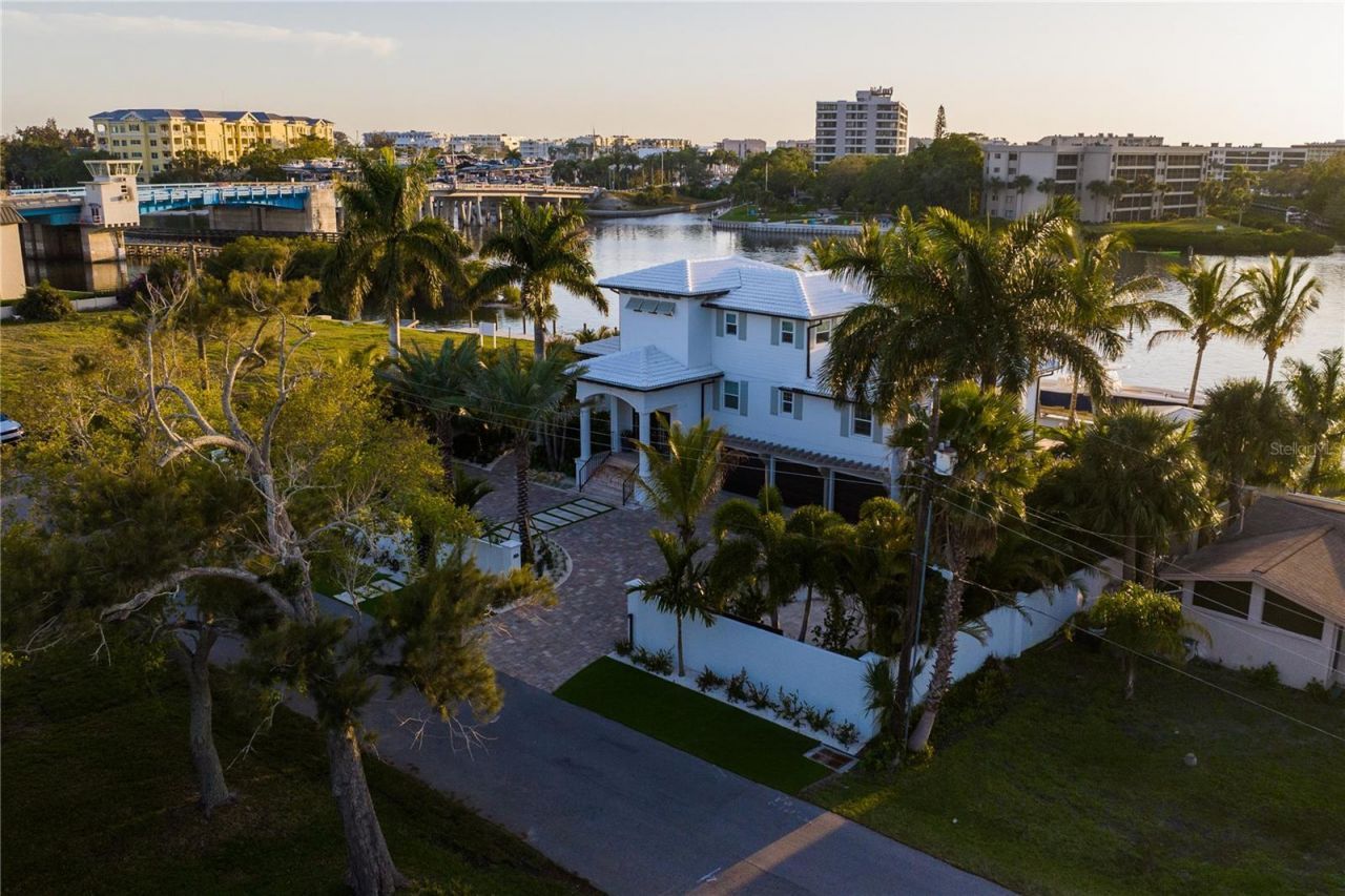 6448 Hollywood Boulevard, Sarasota, FL 34231 Photo