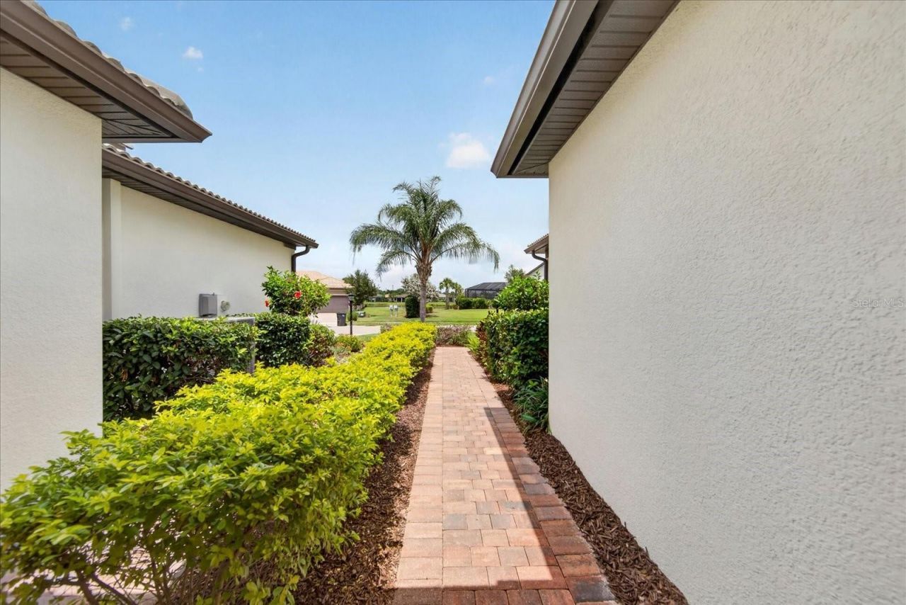 17658 Camden Drive , Bradenton, FL 34202 Photo