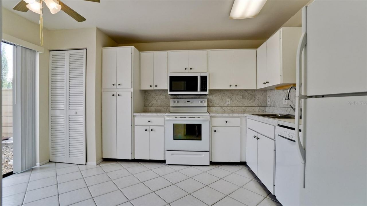 507 Lakeside Drive , Unit 507, Bradenton, FL 34210 Photo