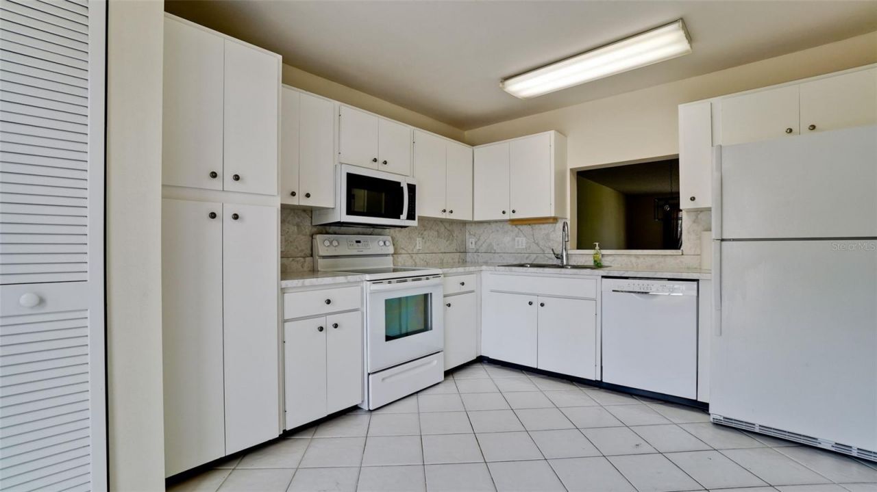 507 Lakeside Drive , Unit 507, Bradenton, FL 34210 Photo