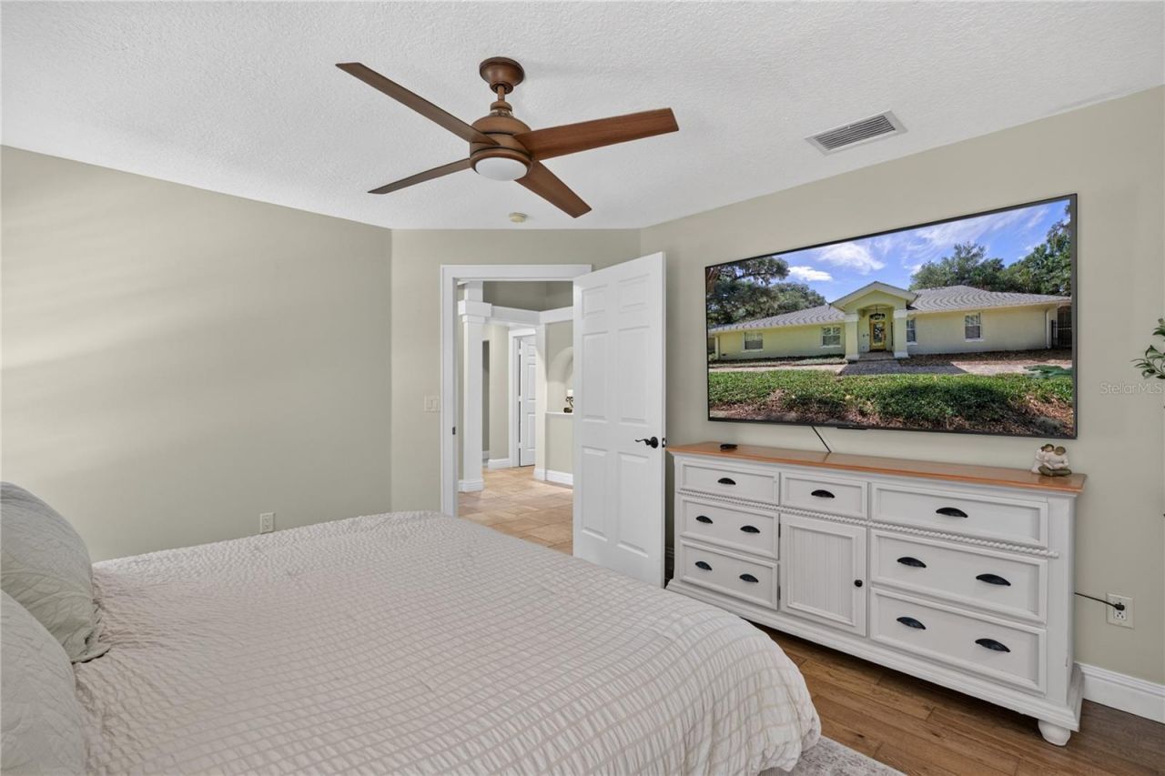 16720 Beauclaire Ct , Tavares, FL 32778 Photo