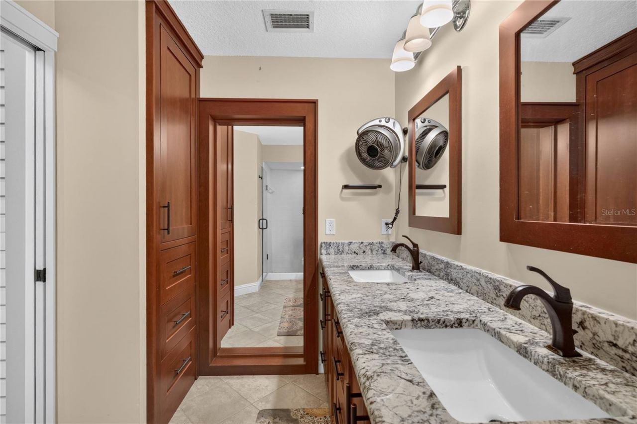 16720 Beauclaire Ct , Tavares, FL 32778 Photo