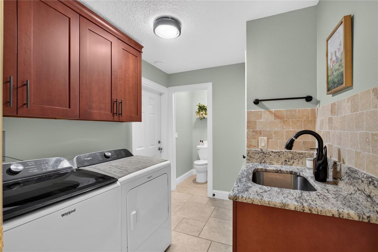16720 Beauclaire Ct , Tavares, FL 32778 Photo