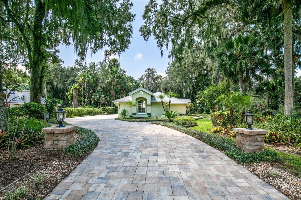 16720 Beauclaire Ct , Tavares, FL 32778 Photo