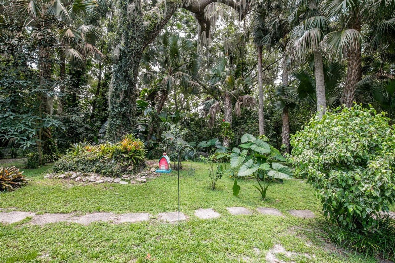 16720 Beauclaire Ct , Tavares, FL 32778 Photo