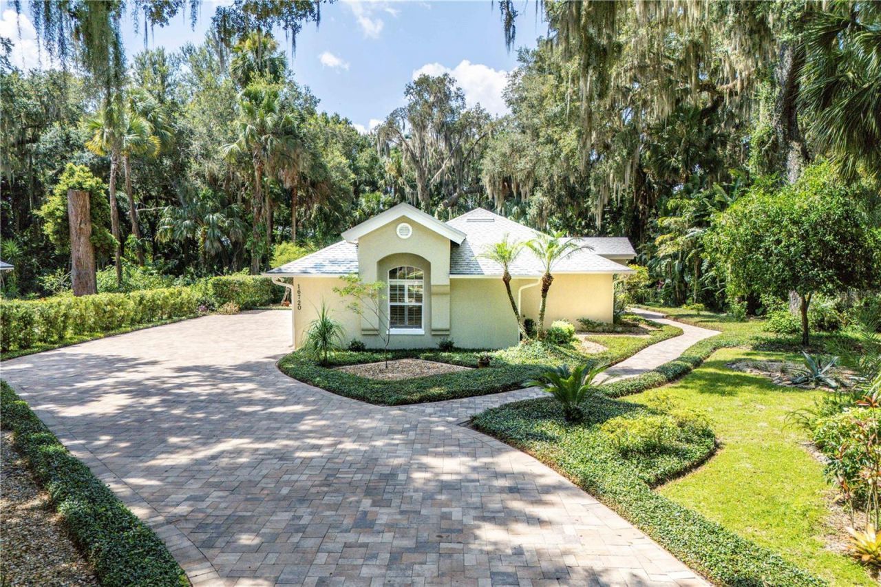 16720 Beauclaire Ct , Tavares, FL 32778 Photo